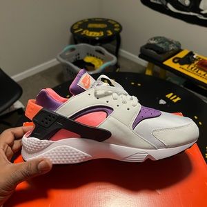 WHITE/PURPLE-BRIGHT MANGO/VIOLET FLAVOR HUARACHEs